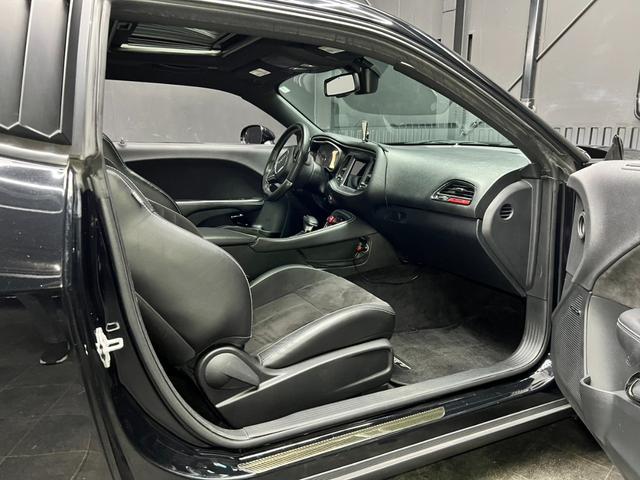 ダッジ・チャレンジャー ＳＲＴ　ヘルキャット　第三者鑑定書付き・リバティウォークボディキット＋２０インチＡＷ・構造変更済・サンルーフ・バック／サイドカメラ・車高調・レッドキー／ブラックキー１本・ウィンドウルーバー・ユーザー買取（6枚目）