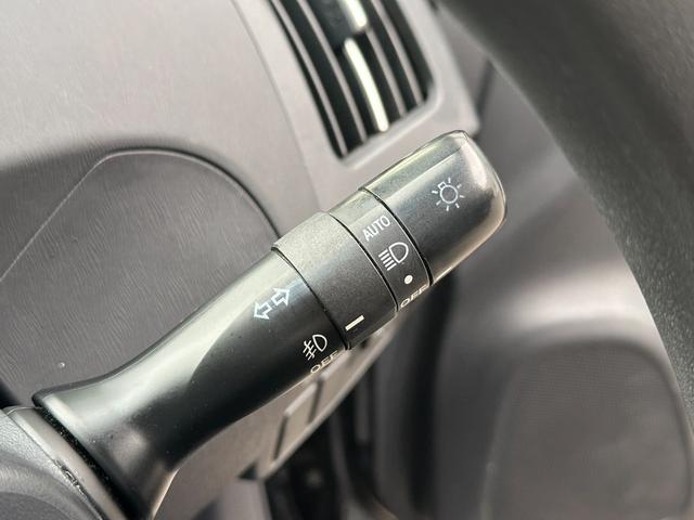プリウス Ｓツーリングセレクション　１年保証付／純正ツーリングアルミ／Ｂｌｕｅｔｏｏｔｈオーディオ／バックモニター／ＥＴＣ／ＴＶ視聴／トヨタ純正ナビ／盗難防止システム／スマートキー／キーレス／ＬＥＤヘッドライト／（22枚目）