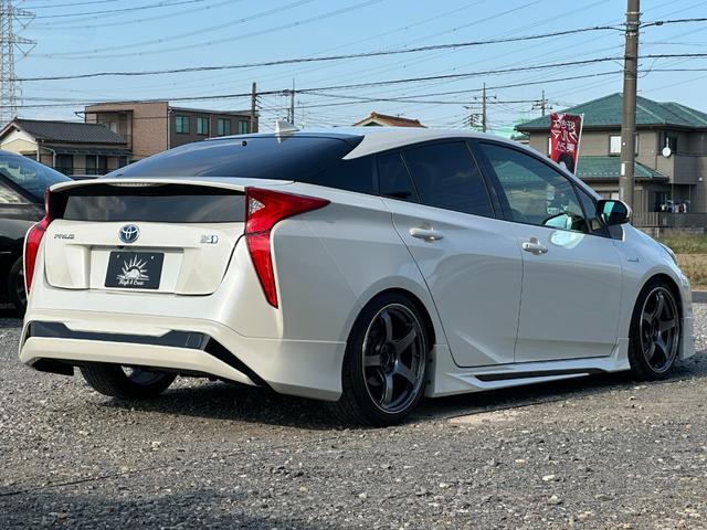 プリウス Ｓツーリングセレクション　１年保証付き／モデリスタエアロ／ＡＤＶＡＮ１８インチＡＷ／ヴァレンティテール／車高調／黒革シート／純正ナビ／フルセグＴＶ／バックカメラ／Ｂｌｕｅｔｏｏｔｈ再生／シートヒーター／ドラレコ／ＥＴＣ／禁煙車（10枚目）
