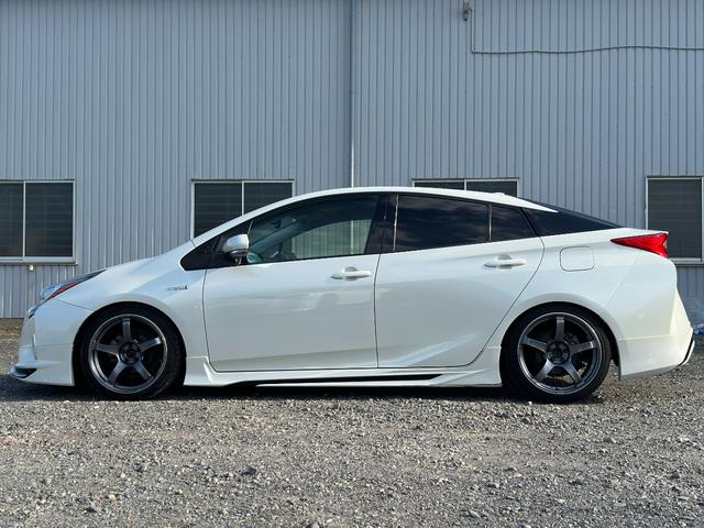 プリウス Ｓツーリングセレクション　１年保証付き／モデリスタエアロ／ＡＤＶＡＮ１８インチＡＷ／ヴァレンティテール／車高調／黒革シート／純正ナビ／フルセグＴＶ／バックカメラ／Ｂｌｕｅｔｏｏｔｈ再生／シートヒーター／ドラレコ／ＥＴＣ／禁煙車（13枚目）