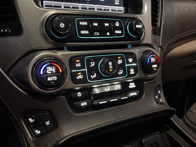 シボレーサバーバン 　２０１５年モデル／ミッションＯＨ済／１ナンバー登録／ＣＡＲＦＡＸ有／サンルーフ／ＢＯＳＥサウンド／４ＷＤ／ベージュ内装／ＥＴＣ／ツインフリップダウンモニター（22枚目）