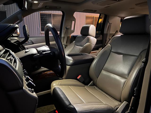 シボレーサバーバン 　２０１５年モデル／ミッションＯＨ済／１ナンバー登録／ＣＡＲＦＡＸ有／サンルーフ／ＢＯＳＥサウンド／４ＷＤ／ベージュ内装／ＥＴＣ／ツインフリップダウンモニター（33枚目）
