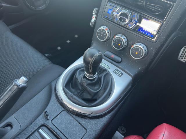 フェアレディZ バージョンS 6MT/R35ルックウェーバースポーツエアロ/GTウイング/エンケイRP03/ローダウン/セミバケ/MOMOステ/LEDテール/アルパインオーディオ/社外マフラー/ブレンボキャリパー/ETC(44枚目)