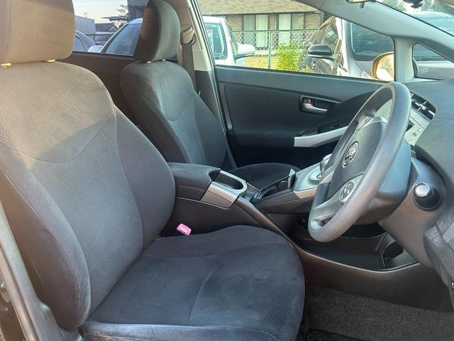 プリウス Ｓツーリングセレクション　１年保証付／純正ＯＰフルエアロ／サイバーナビ／フルセグＴＶ／バックカメラ／Ｂｌｕｅｔｏｏｔｈ再生／ＥＴＣ／全周囲ドラレコ／黒内装／ＬＥＤヘッドライト／グレード専用１７ＡＷ／ヘッドライトウォッシャー（17枚目）