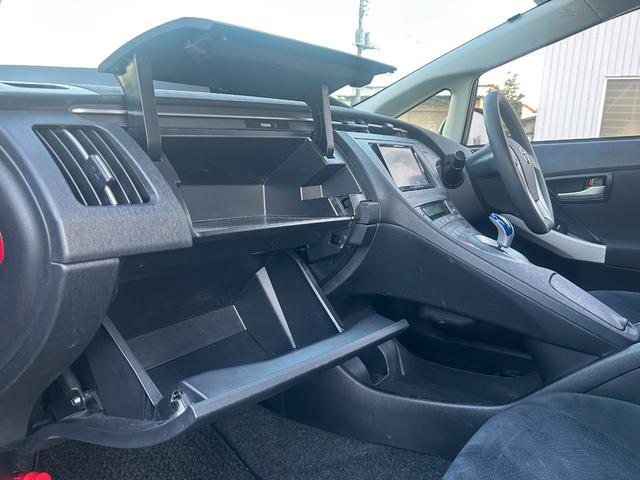 プリウス Ｓツーリングセレクション　１年保証付／純正ＯＰフルエアロ／サイバーナビ／フルセグＴＶ／バックカメラ／Ｂｌｕｅｔｏｏｔｈ再生／ＥＴＣ／全周囲ドラレコ／黒内装／ＬＥＤヘッドライト／グレード専用１７ＡＷ／ヘッドライトウォッシャー（18枚目）