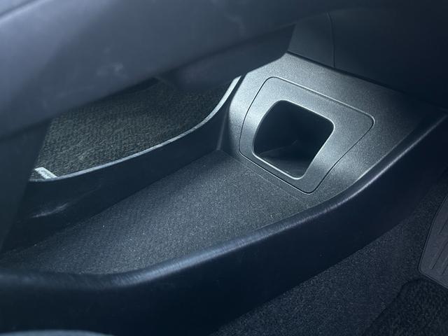 プリウス Ｓツーリングセレクション　１年保証付／純正ＯＰフルエアロ／サイバーナビ／フルセグＴＶ／バックカメラ／Ｂｌｕｅｔｏｏｔｈ再生／ＥＴＣ／全周囲ドラレコ／黒内装／ＬＥＤヘッドライト／グレード専用１７ＡＷ／ヘッドライトウォッシャー（30枚目）