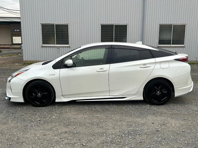 プリウス Ｓセーフティプラス　１年保証付き／モデリスタエアロ／禁煙車／レーダークルーズ／クリアランスソナー／純正ナビ／フルセグＴＶ／Ｂｌｕｅｔｏｏｔｈ再生／バックカメラ／ＥＴＣ／フォグランプ／革巻きステアリング（12枚目）