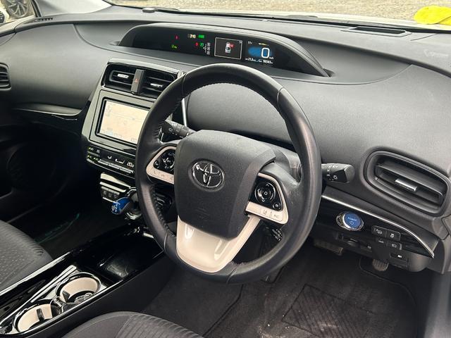 プリウス Ｓセーフティプラス　１年保証付き／モデリスタエアロ／禁煙車／レーダークルーズ／クリアランスソナー／純正ナビ／フルセグＴＶ／Ｂｌｕｅｔｏｏｔｈ再生／バックカメラ／ＥＴＣ／フォグランプ／革巻きステアリング（17枚目）