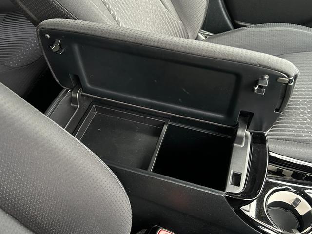 プリウス Ｓセーフティプラス　１年保証付き／モデリスタエアロ／禁煙車／レーダークルーズ／クリアランスソナー／純正ナビ／フルセグＴＶ／Ｂｌｕｅｔｏｏｔｈ再生／バックカメラ／ＥＴＣ／フォグランプ／革巻きステアリング（29枚目）