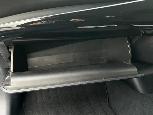 プリウス Ｓセーフティプラス　１年保証付き／モデリスタエアロ／禁煙車／レーダークルーズ／クリアランスソナー／純正ナビ／フルセグＴＶ／Ｂｌｕｅｔｏｏｔｈ再生／バックカメラ／ＥＴＣ／フォグランプ／革巻きステアリング（48枚目）