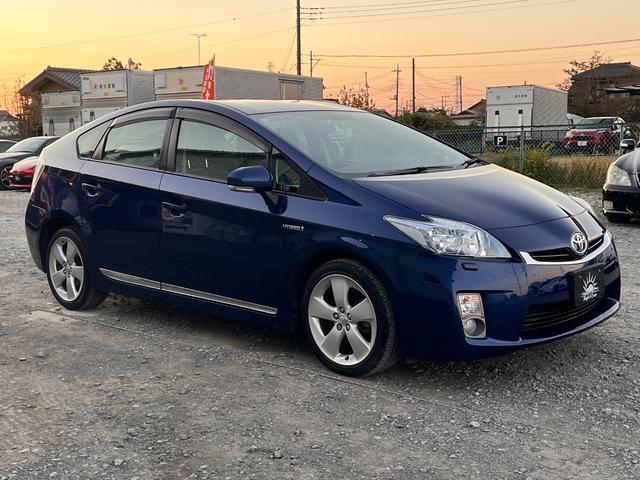 プリウス Ｓツーリングセレクション　１年保証付／禁煙車／純正ナビ／バックカメラ／ＴＶ視聴／ＥＴＣ／ＬＥＤヘッドライト／フォグランプ／メッキガーニッシュ／純正グレード専用１７ＡＷ／ヘッドライトウォッシャー／ＣＤ再生／オートライト（8枚目）