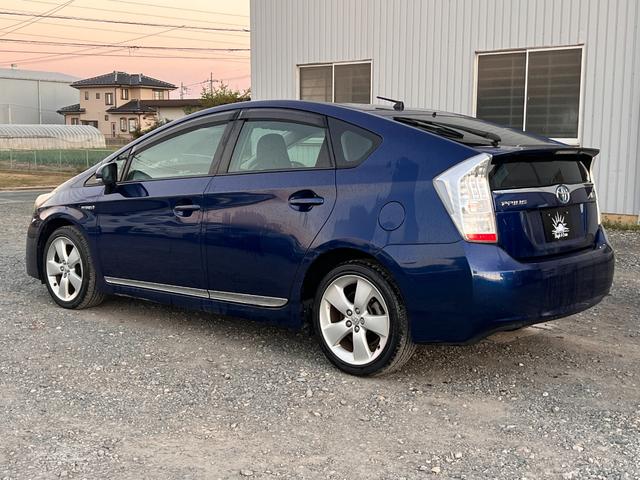 プリウス Ｓツーリングセレクション　１年保証付／禁煙車／純正ナビ／バックカメラ／ＴＶ視聴／ＥＴＣ／ＬＥＤヘッドライト／フォグランプ／メッキガーニッシュ／純正グレード専用１７ＡＷ／ヘッドライトウォッシャー／ＣＤ再生／オートライト（10枚目）