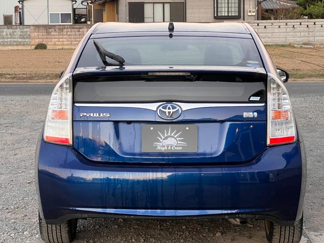 プリウス Ｓツーリングセレクション　１年保証付／禁煙車／純正ナビ／バックカメラ／ＴＶ視聴／ＥＴＣ／ＬＥＤヘッドライト／フォグランプ／メッキガーニッシュ／純正グレード専用１７ＡＷ／ヘッドライトウォッシャー／ＣＤ再生／オートライト（14枚目）