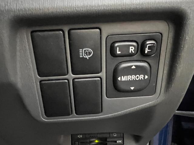 プリウス Ｓツーリングセレクション　１年保証付／禁煙車／純正ナビ／バックカメラ／ＴＶ視聴／ＥＴＣ／ＬＥＤヘッドライト／フォグランプ／メッキガーニッシュ／純正グレード専用１７ＡＷ／ヘッドライトウォッシャー／ＣＤ再生／オートライト（16枚目）