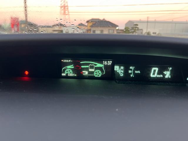 プリウス Ｓツーリングセレクション　１年保証付／禁煙車／純正ナビ／バックカメラ／ＴＶ視聴／ＥＴＣ／ＬＥＤヘッドライト／フォグランプ／メッキガーニッシュ／純正グレード専用１７ＡＷ／ヘッドライトウォッシャー／ＣＤ再生／オートライト（19枚目）