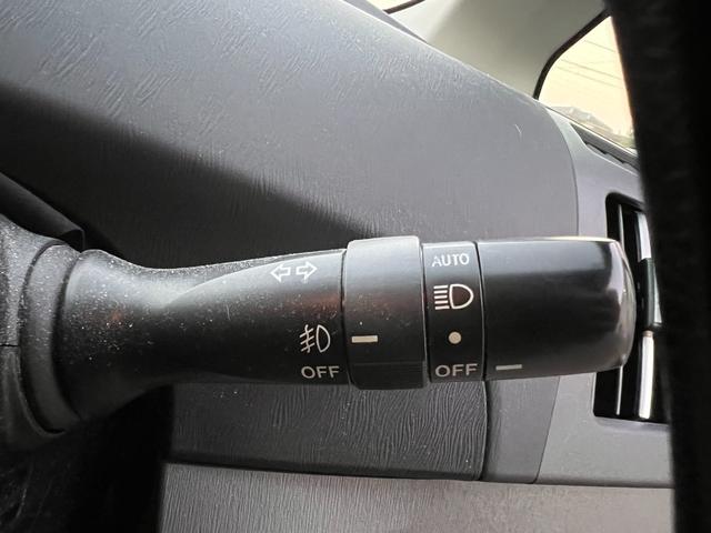 プリウス Ｓツーリングセレクション　１年保証付／禁煙車／純正ナビ／バックカメラ／ＴＶ視聴／ＥＴＣ／ＬＥＤヘッドライト／フォグランプ／メッキガーニッシュ／純正グレード専用１７ＡＷ／ヘッドライトウォッシャー／ＣＤ再生／オートライト（23枚目）