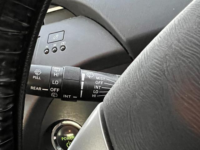 プリウス Ｓツーリングセレクション　１年保証付／禁煙車／純正ナビ／バックカメラ／ＴＶ視聴／ＥＴＣ／ＬＥＤヘッドライト／フォグランプ／メッキガーニッシュ／純正グレード専用１７ＡＷ／ヘッドライトウォッシャー／ＣＤ再生／オートライト（24枚目）