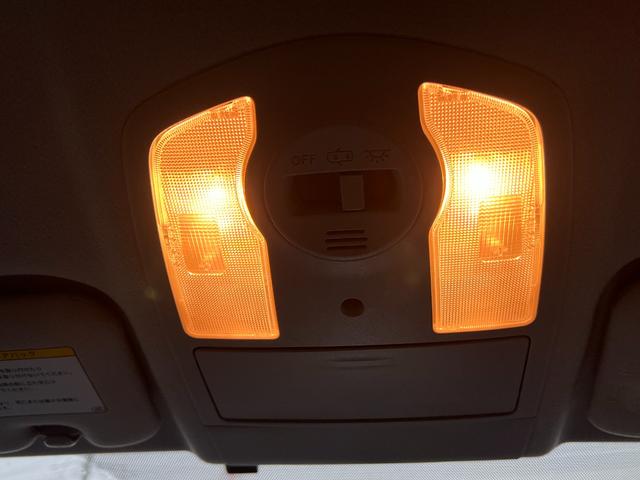 プリウス Ｓツーリングセレクション　１年保証付／禁煙車／純正ナビ／バックカメラ／ＴＶ視聴／ＥＴＣ／ＬＥＤヘッドライト／フォグランプ／メッキガーニッシュ／純正グレード専用１７ＡＷ／ヘッドライトウォッシャー／ＣＤ再生／オートライト（32枚目）