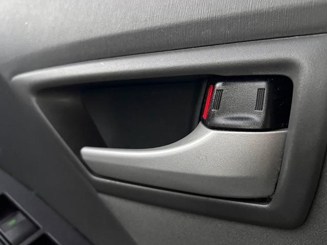 プリウス Ｓツーリングセレクション　１年保証付／禁煙車／純正ナビ／バックカメラ／ＴＶ視聴／ＥＴＣ／ＬＥＤヘッドライト／フォグランプ／メッキガーニッシュ／純正グレード専用１７ＡＷ／ヘッドライトウォッシャー／ＣＤ再生／オートライト（38枚目）