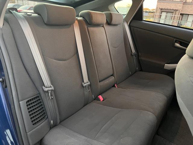 プリウス Ｓツーリングセレクション　１年保証付／禁煙車／純正ナビ／バックカメラ／ＴＶ視聴／ＥＴＣ／ＬＥＤヘッドライト／フォグランプ／メッキガーニッシュ／純正グレード専用１７ＡＷ／ヘッドライトウォッシャー／ＣＤ再生／オートライト（40枚目）