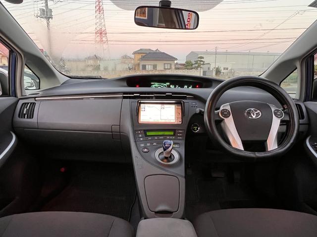 プリウス Ｓツーリングセレクション　１年保証付／禁煙車／純正ナビ／バックカメラ／ＴＶ視聴／ＥＴＣ／ＬＥＤヘッドライト／フォグランプ／メッキガーニッシュ／純正グレード専用１７ＡＷ／ヘッドライトウォッシャー／ＣＤ再生／オートライト（45枚目）