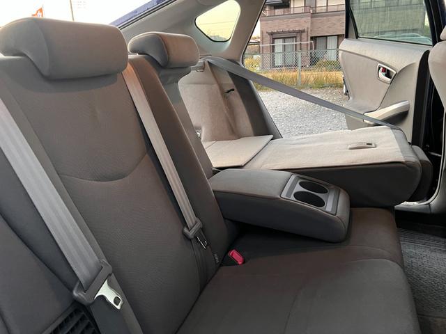プリウス Ｓツーリングセレクション　１年保証付／禁煙車／純正ナビ／バックカメラ／ＴＶ視聴／ＥＴＣ／ＬＥＤヘッドライト／フォグランプ／メッキガーニッシュ／純正グレード専用１７ＡＷ／ヘッドライトウォッシャー／ＣＤ再生／オートライト（50枚目）