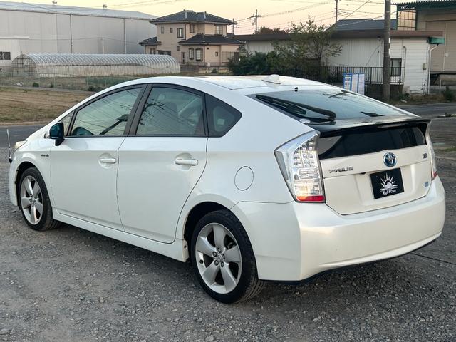 プリウス Ｓツーリングセレクション　１年保証付／カロッツェリアナビ／フルセグＴＶ／Ｂｌｕｅｔｏｏｔｈ再生／バックカメラ／ＥＴＣ／グレード専用１７ＡＷ／ＬＥＤヘッドライト／フォグランプ／ヘッドライトウォッシャー／オートライト／スマートキー（10枚目）