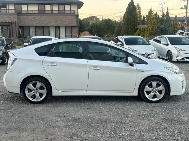 プリウス Ｓツーリングセレクション　１年保証付／カロッツェリアナビ／フルセグＴＶ／Ｂｌｕｅｔｏｏｔｈ再生／バックカメラ／ＥＴＣ／グレード専用１７ＡＷ／ＬＥＤヘッドライト／フォグランプ／ヘッドライトウォッシャー／オートライト／スマートキー（13枚目）