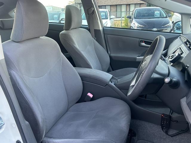 プリウス Ｓツーリングセレクション　１年保証付／カロッツェリアナビ／フルセグＴＶ／Ｂｌｕｅｔｏｏｔｈ再生／バックカメラ／ＥＴＣ／グレード専用１７ＡＷ／ＬＥＤヘッドライト／フォグランプ／ヘッドライトウォッシャー／オートライト／スマートキー（16枚目）