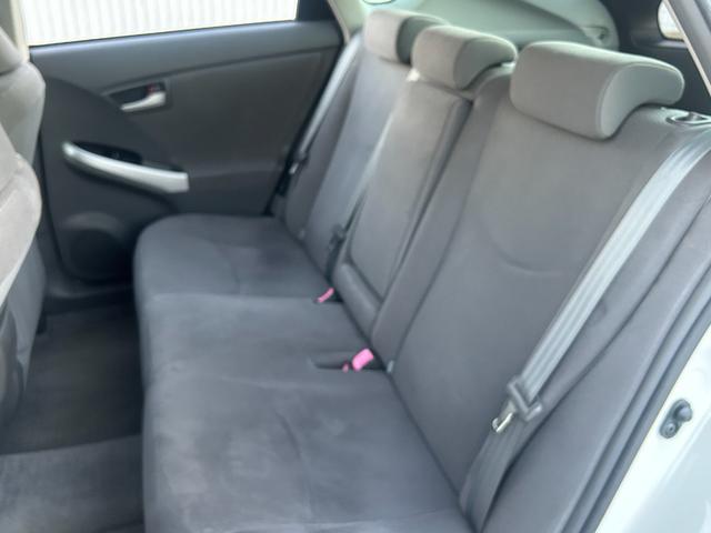 プリウス Ｓツーリングセレクション　１年保証付／カロッツェリアナビ／フルセグＴＶ／Ｂｌｕｅｔｏｏｔｈ再生／バックカメラ／ＥＴＣ／グレード専用１７ＡＷ／ＬＥＤヘッドライト／フォグランプ／ヘッドライトウォッシャー／オートライト／スマートキー（19枚目）