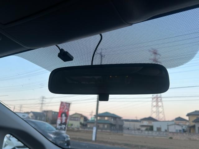 プリウス Ｓツーリングセレクション　１年保証付／カロッツェリアナビ／フルセグＴＶ／Ｂｌｕｅｔｏｏｔｈ再生／バックカメラ／ＥＴＣ／グレード専用１７ＡＷ／ＬＥＤヘッドライト／フォグランプ／ヘッドライトウォッシャー／オートライト／スマートキー（30枚目）