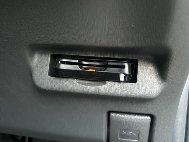 プリウス Ｓツーリングセレクション　１年保証付／カロッツェリアナビ／フルセグＴＶ／Ｂｌｕｅｔｏｏｔｈ再生／バックカメラ／ＥＴＣ／グレード専用１７ＡＷ／ＬＥＤヘッドライト／フォグランプ／ヘッドライトウォッシャー／オートライト／スマートキー（33枚目）