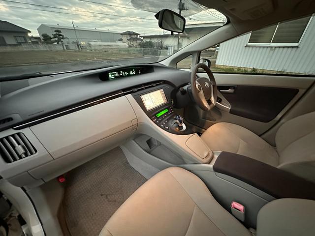 プリウス Sツーリングセレクション 1年保証付/純正ナビ/TV視聴/LEDヘッドライト/フォグランプ/ETC/CD・DVD再生/オートライト/電格ミラー/スマートキー/パワーウィンドウ/衝突安全ボディ/盗難防止システム(23枚目)