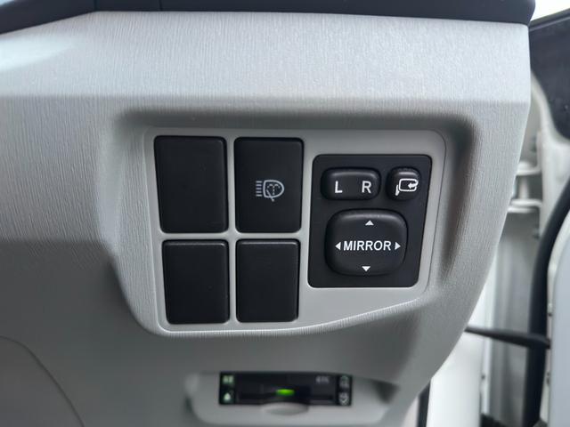 プリウス Sツーリングセレクション 1年保証付/純正ナビ/TV視聴/LEDヘッドライト/フォグランプ/ETC/CD・DVD再生/オートライト/電格ミラー/スマートキー/パワーウィンドウ/衝突安全ボディ/盗難防止システム(30枚目)