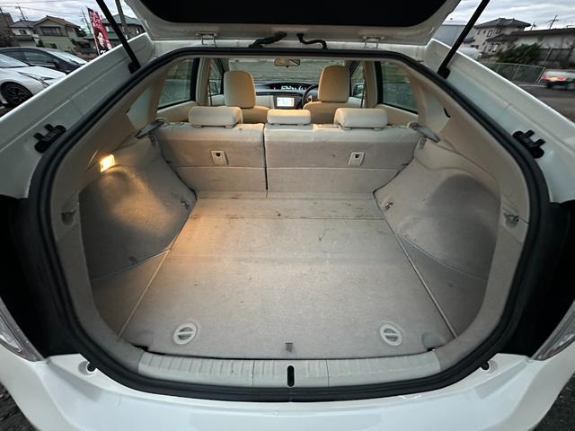 プリウス Sツーリングセレクション 1年保証付/純正ナビ/TV視聴/LEDヘッドライト/フォグランプ/ETC/CD・DVD再生/オートライト/電格ミラー/スマートキー/パワーウィンドウ/衝突安全ボディ/盗難防止システム(47枚目)