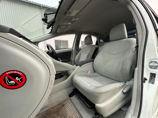 プリウス Ｇツーリングセレクション　１年保証付き／純正ナビ／ＬＥＤヘッドライト／フォグランプ／ＥＴＣ／クルコン／ドラレコ／Ｂカメラ／ＢＴ再生／ＴＶ視聴／ＣＤ・ＤＶＤ再生／オートライト／スマートキー／電動格納ミラー／パワーウィンドウ（19枚目）