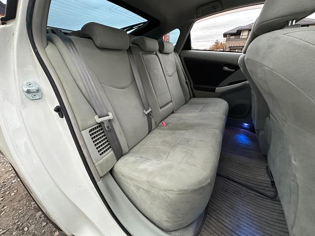 プリウス Ｇツーリングセレクション　１年保証付き／純正ナビ／ＬＥＤヘッドライト／フォグランプ／ＥＴＣ／クルコン／ドラレコ／Ｂカメラ／ＢＴ再生／ＴＶ視聴／ＣＤ・ＤＶＤ再生／オートライト／スマートキー／電動格納ミラー／パワーウィンドウ（20枚目）