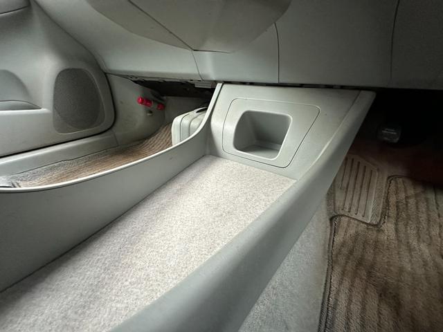 プリウス Ｇツーリングセレクション　１年保証付き／純正ナビ／ＬＥＤヘッドライト／フォグランプ／ＥＴＣ／クルコン／ドラレコ／Ｂカメラ／ＢＴ再生／ＴＶ視聴／ＣＤ・ＤＶＤ再生／オートライト／スマートキー／電動格納ミラー／パワーウィンドウ（38枚目）