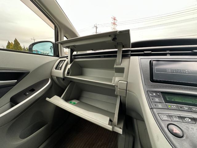 プリウス Ｇツーリングセレクション　１年保証付き／純正ナビ／ＬＥＤヘッドライト／フォグランプ／ＥＴＣ／クルコン／ドラレコ／Ｂカメラ／ＢＴ再生／ＴＶ視聴／ＣＤ・ＤＶＤ再生／オートライト／スマートキー／電動格納ミラー／パワーウィンドウ（39枚目）