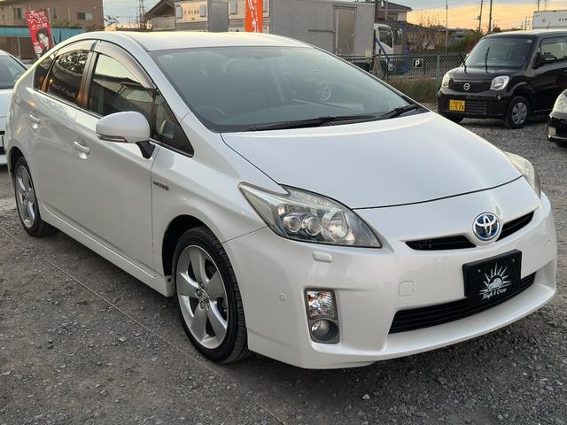 プリウス Ｓツーリングセレクション　１年保証付き／禁煙車／純正ナビ／ＬＥＤヘッドライト／フォグランプ／ＥＴＣ／Ｂカメラ／ＢＴ再生／ＴＶ視聴／ＣＤ・ＤＶＤ再生／ステアリングスイッチ／スマートキー／オートライト／パワーウィンドウ／電格ミラー（8枚目）