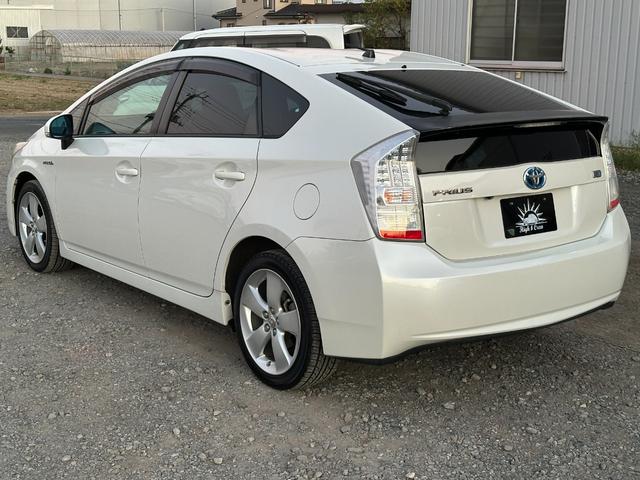 プリウス Ｓツーリングセレクション　１年保証付き／禁煙車／純正ナビ／ＬＥＤヘッドライト／フォグランプ／ＥＴＣ／Ｂカメラ／ＢＴ再生／ＴＶ視聴／ＣＤ・ＤＶＤ再生／ステアリングスイッチ／スマートキー／オートライト／パワーウィンドウ／電格ミラー（12枚目）