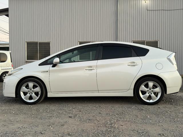 プリウス Ｓツーリングセレクション　１年保証付き／禁煙車／純正ナビ／ＬＥＤヘッドライト／フォグランプ／ＥＴＣ／Ｂカメラ／ＢＴ再生／ＴＶ視聴／ＣＤ・ＤＶＤ再生／ステアリングスイッチ／スマートキー／オートライト／パワーウィンドウ／電格ミラー（13枚目）