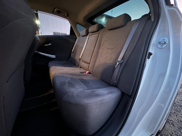 プリウス Ｓツーリングセレクション　１年保証付き／禁煙車／純正ナビ／ＬＥＤヘッドライト／フォグランプ／ＥＴＣ／Ｂカメラ／ＢＴ再生／ＴＶ視聴／ＣＤ・ＤＶＤ再生／ステアリングスイッチ／スマートキー／オートライト／パワーウィンドウ／電格ミラー（21枚目）