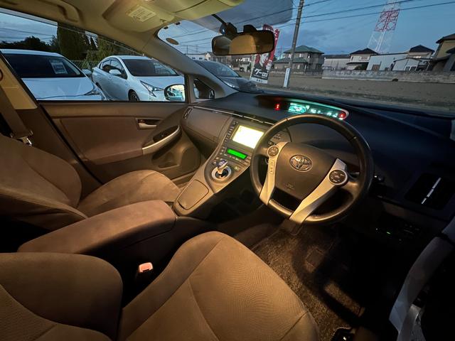 プリウス Ｓツーリングセレクション　１年保証付き／禁煙車／純正ナビ／ＬＥＤヘッドライト／フォグランプ／ＥＴＣ／Ｂカメラ／ＢＴ再生／ＴＶ視聴／ＣＤ・ＤＶＤ再生／ステアリングスイッチ／スマートキー／オートライト／パワーウィンドウ／電格ミラー（22枚目）