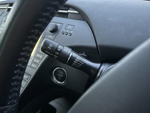 プリウス Ｓツーリングセレクション　１年保証付き／禁煙車／純正ナビ／ＬＥＤヘッドライト／フォグランプ／ＥＴＣ／Ｂカメラ／ＢＴ再生／ＴＶ視聴／ＣＤ・ＤＶＤ再生／ステアリングスイッチ／スマートキー／オートライト／パワーウィンドウ／電格ミラー（28枚目）