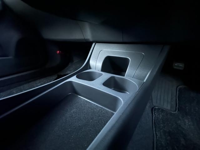 プリウス Ｓツーリングセレクション　１年保証付き／禁煙車／純正ナビ／ＬＥＤヘッドライト／フォグランプ／ＥＴＣ／Ｂカメラ／ＢＴ再生／ＴＶ視聴／ＣＤ・ＤＶＤ再生／ステアリングスイッチ／スマートキー／オートライト／パワーウィンドウ／電格ミラー（38枚目）