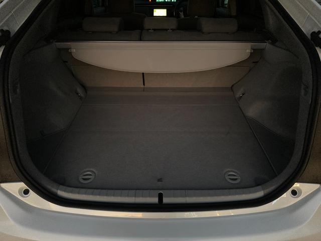 プリウス Ｓツーリングセレクション　１年保証付き／禁煙車／純正ナビ／ＬＥＤヘッドライト／フォグランプ／ＥＴＣ／Ｂカメラ／ＢＴ再生／ＴＶ視聴／ＣＤ・ＤＶＤ再生／ステアリングスイッチ／スマートキー／オートライト／パワーウィンドウ／電格ミラー（49枚目）