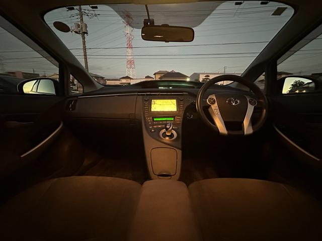 プリウス Ｓツーリングセレクション　１年保証付き／禁煙車／純正ナビ／ＬＥＤヘッドライト／フォグランプ／ＥＴＣ／Ｂカメラ／ＢＴ再生／ＴＶ視聴／ＣＤ・ＤＶＤ再生／ステアリングスイッチ／スマートキー／オートライト／パワーウィンドウ／電格ミラー（51枚目）
