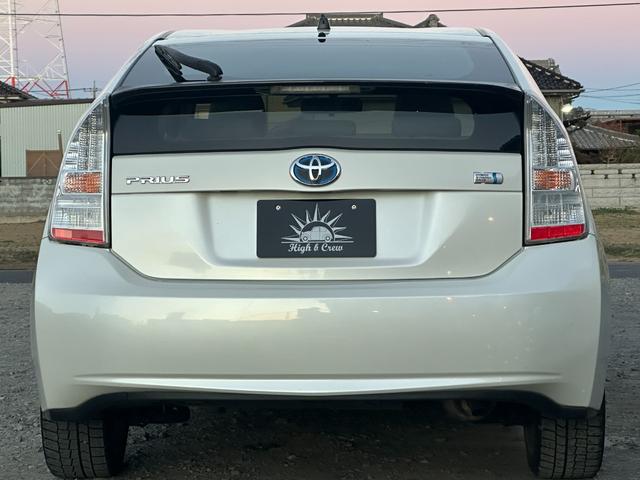 プリウス Ｓツーリングセレクション　１年保証付き／禁煙車／ＬＥＤヘッドライト／フォグランプ／ＥＴＣ／フルセグＴＶ／ＢＴ再生／ＣＤ・ＤＶＤ再生／オートライト／ステアリングスイッチ／パワーウィンドウ／電格ミラー／スマートキー／衝突安全ボディ（11枚目）