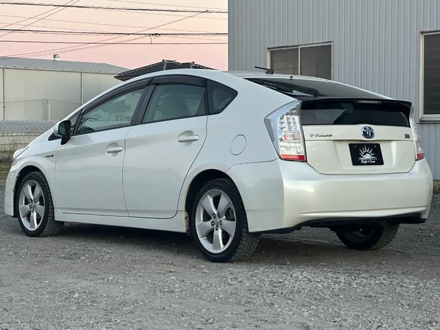 プリウス Ｓツーリングセレクション　１年保証付き／禁煙車／ＬＥＤヘッドライト／フォグランプ／ＥＴＣ／フルセグＴＶ／ＢＴ再生／ＣＤ・ＤＶＤ再生／オートライト／ステアリングスイッチ／パワーウィンドウ／電格ミラー／スマートキー／衝突安全ボディ（12枚目）